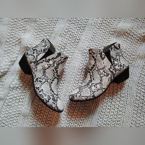 Circus By Sam Edelman! Snakeskin Ankle Boots - Black and White